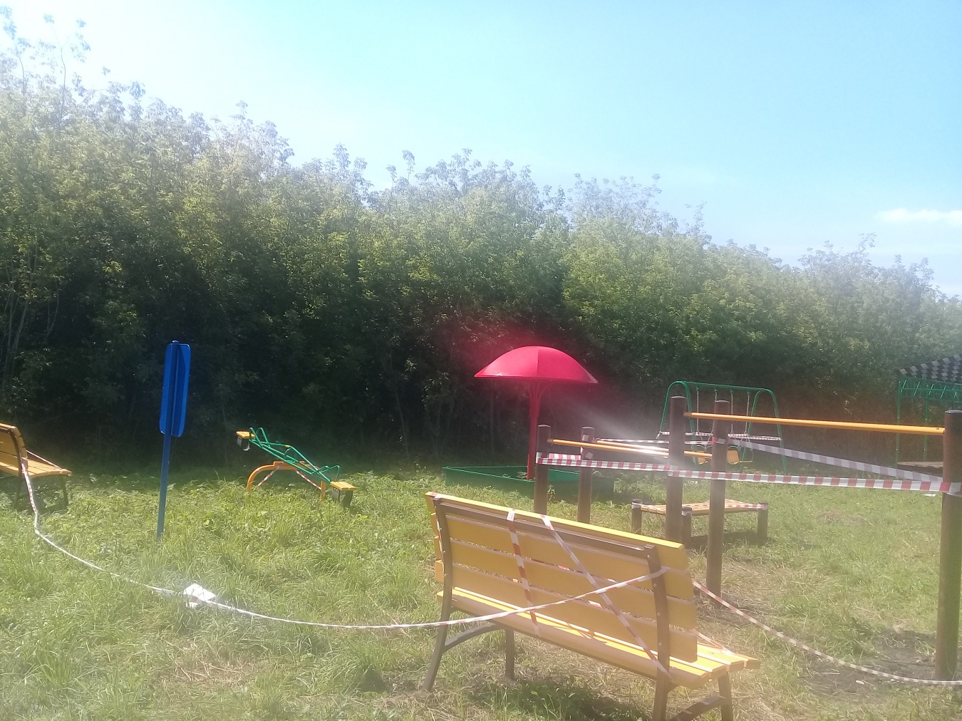 Продолжаются работы по установке зоны отдыха для детей и взрослых "Придонье" в д. Задонщино Кимовского района