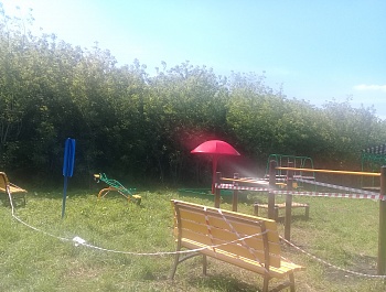 Продолжаются работы по установке зоны отдыха для детей и взрослых "Придонье" в д. Задонщино Кимовского района