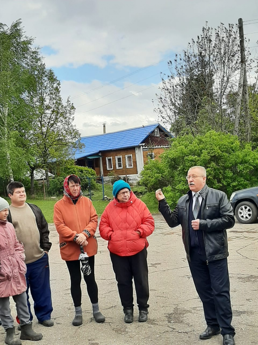 11.05.2024 состоялся сход жителей деревни Ольховец Кимовского района с главой администрации Карповым С.А. по вопросам жизнеобеспечения