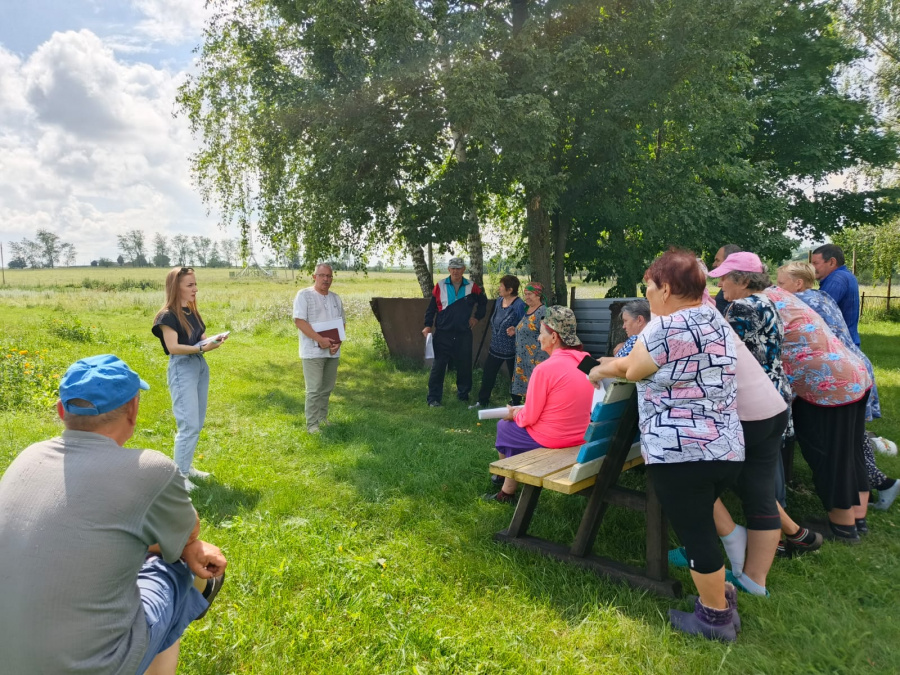 В п. Совхозный и п. Заводской 23.07.2025 провели сход жителей по вопросу газификации населенного пункта. Было разъяснено жителям порядок оформления земельных участков и домовладений, а также подача заявлений в Газпром межрегионгаз.