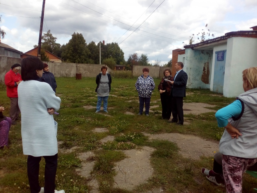 Встреча главы администрации МО Епифанское Кимовского района Лаврова В. А. с жителями с. Суханово