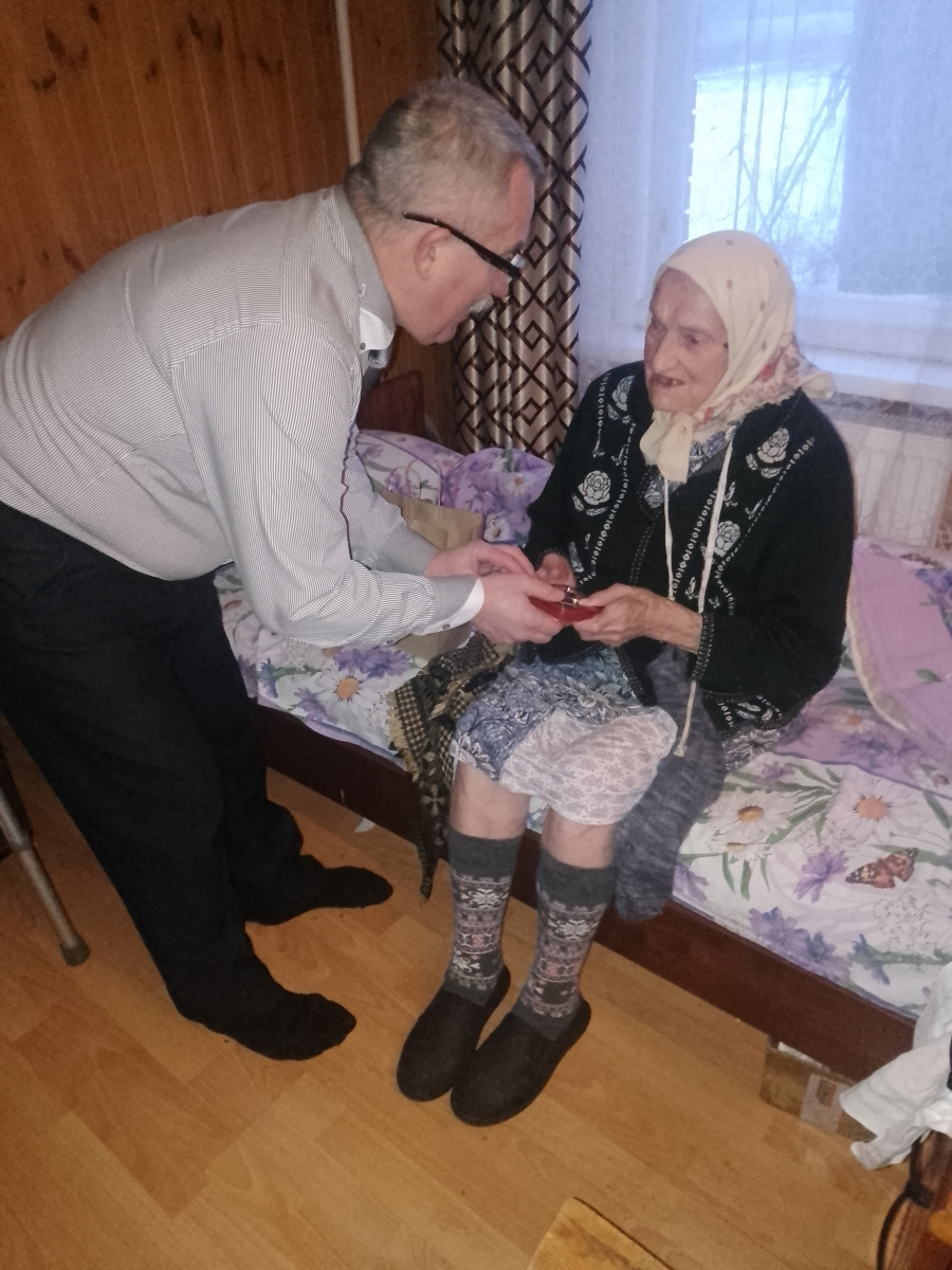 В Кимовском районе началось вручение юбилейных медалей в честь 80-летия Победы В этом году страна отметит 80-летие Победы в Великой Отечественной войне 1941-1945 гг. Ещё живы свидетели тех далеких событий – им особое внимание и почтение. Одной из мер приз