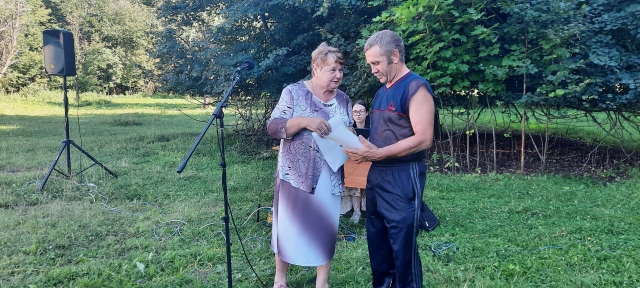 04.08.2023 в рамках проекта «Лето во дворах» Работники ЦКР «Верховье Дона» с концертной программой отправились  в д. Молчаново, на празднике присутствовала кандидат в депутаты МО Епифанское Алтухова Н.Д.