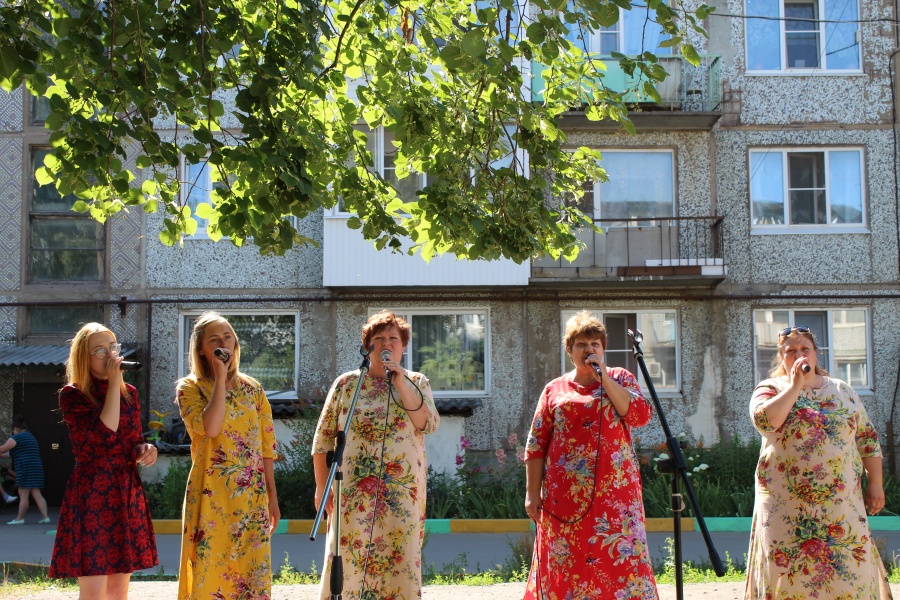 07.07.2021 в п. Епифань по ул. 50 лет Октября прошел праздничный концерт «Семья - единство помыслов и дел», организованный МКУК «ЕЦК и Д» с участием главы МО Епифанское Н.Д. Алтуховой и главы АМО Епифанское С.А. Карповым.