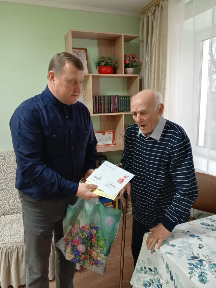 Сегодня свой 95 - летний юбилей отмечает ветеран Великий Отечественной войны Уткин Михаил Сергеевич!