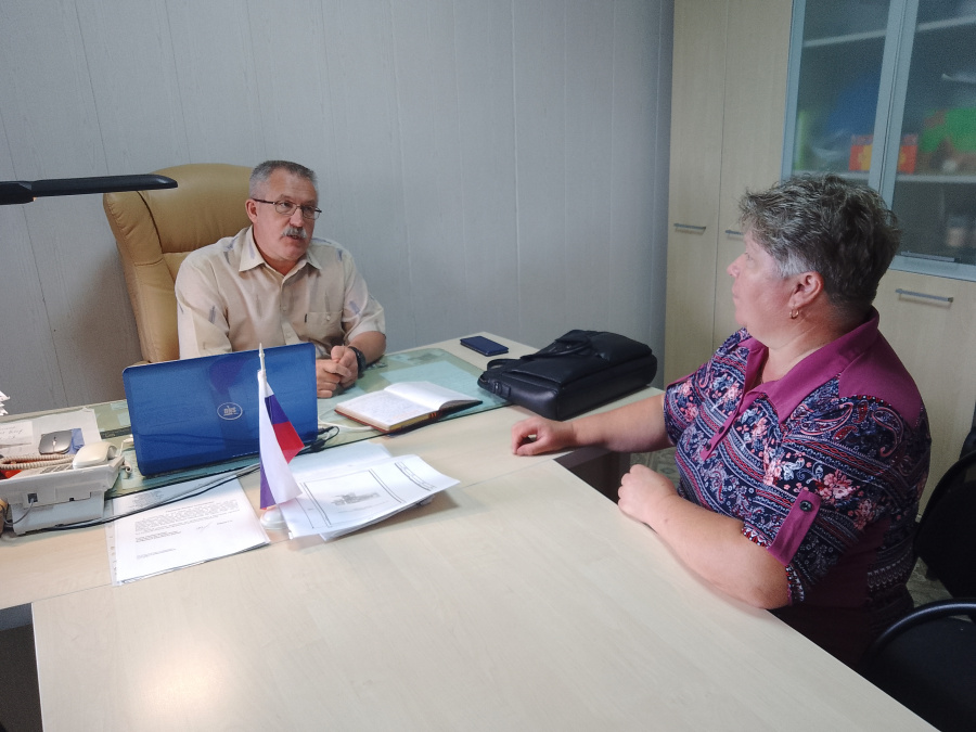 30.06.2023 прием старосты д.Бутыровка Кимовского района Гуськовой Л.В. главой администрации Карповым С.А.