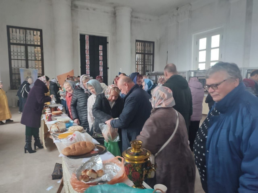 В Галерее Свято-Никольского Собора в поселке Епифань состоялось открытие Михайловской ярмарки. Благотворительная ярмарка, посвященная поддержке воинов, участвующих в СВО. Ярмарку назвали Михайловской в преддверии малого престольного праздника Собора. Прин