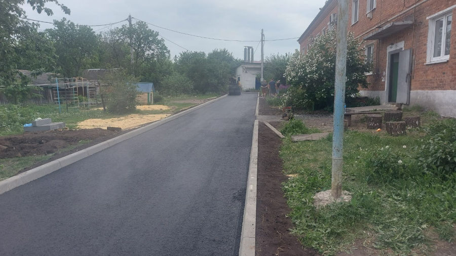 Ведутся работы по благоустройству придомовых территрий многоквартирных домов в посёлке Епифань 