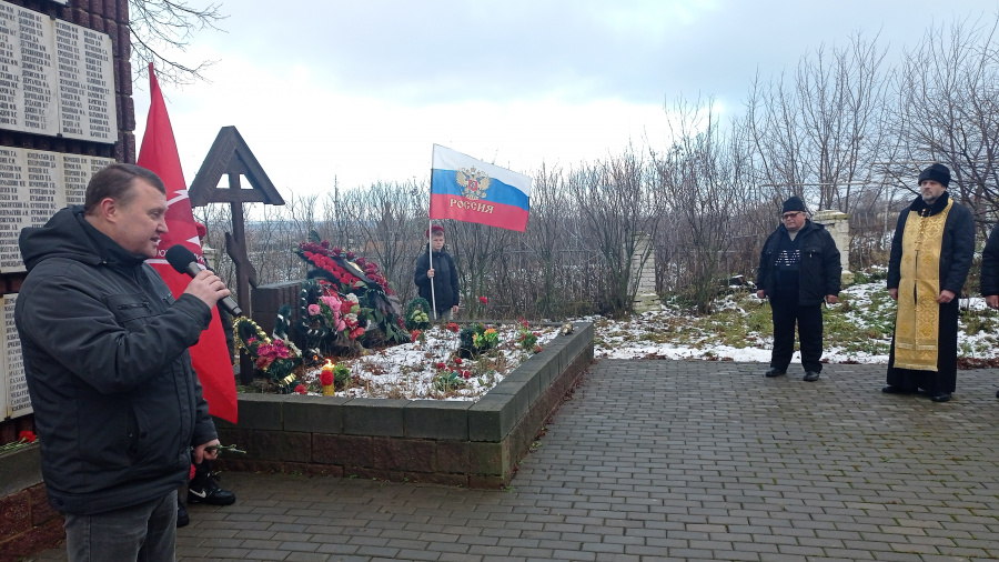 В Епифани, у братской могилы, где покоятся герои, павшие в годы Великой Отечественной войны, прошел торжественный митинг  «Поклон и память поколений»,  посвящённый 84 годовщине освобождения  Кимовского района и посёлка Епифань от немецко-фашистских захват