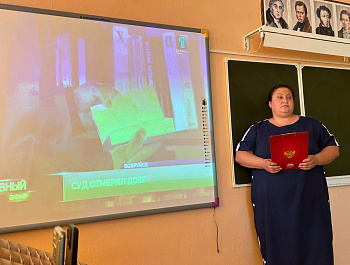      В Епифанской средней школе им.СН Орлова  для подростков  прошел профилактический час  «Шаг над пропастью!».      Целью мероприятия была пропаганда здорового образа жизни, ознакомление с последствиями употребления наркотиков, формирование негативного 