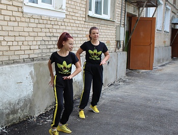  В п.Епифань во дворе дома по улице Красная Площадь , д. 9 состоялся праздник «Лето во дворах»