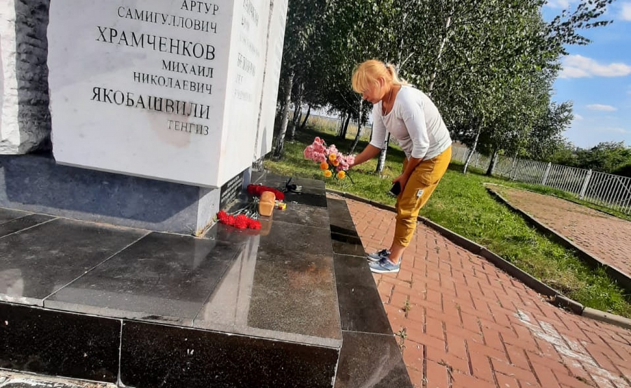 Август 24 года. Памятники погибшим в терактах. Мемориал жертвам авиакатастрофы «ту-154». Мемориал в память о погибших 24 августа 2004 года. Памятники погибшим в теракте ккряь.