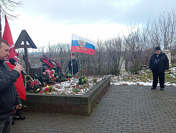В Епифани, у братской могилы, где покоятся герои, павшие в годы Великой Отечественной войны, прошел торжественный митинг  «Поклон и память поколений»,  посвящённый 84 годовщине освобождения  Кимовского района и посёлка Епифань от немецко-фашистских захват
