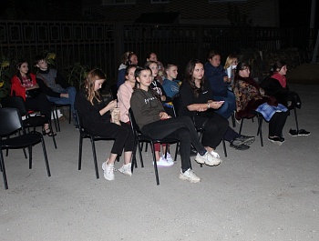 В минувшую субботу,  на открытой площадке Центра культурного развития « Верховье Дона» ,поселка  Епифань , прошел показ кинофильма « Огонь».