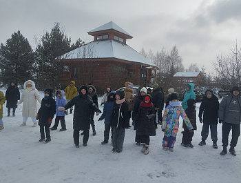     На территории Храма Успения Пресвятой Богородицы с. Себино прошёл 10-й юбилейный праздник День православной молодежи который совпал с праздником Сретения Господня.  Работники ЦКР «Верховье Дона» совместно с волонтёрами посёлка Куркино провели концертн
