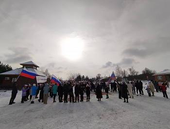     На территории Храма Успения Пресвятой Богородицы с. Себино прошёл 10-й юбилейный праздник День православной молодежи который совпал с праздником Сретения Господня.  Работники ЦКР «Верховье Дона» совместно с волонтёрами посёлка Куркино провели концертн