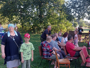 18.08.2023 г. в рамках проекта «Лето во дворах» в село Молодёнки состоялся праздничный концерт.