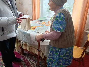 Сегодня, 18 февраля 2025 года , глава администрации муниципального образования Епифанское Кимовского района Сергей Алексеевич Карпов вместе со школьниками Вишневской школы вручили медаль 80 лет Победы в Великой Отечественной Войне1941-1945 годов труженице