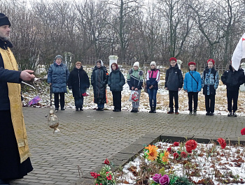 В Епифани, у братской могилы, где покоятся герои, павшие в годы Великой Отечественной войны, прошел торжественный митинг  «Поклон и память поколений»,  посвящённый 84 годовщине освобождения  Кимовского района и посёлка Епифань от немецко-фашистских захват