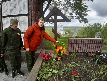 08 мая 2024 года Епифань встречала участников автопробега по местам боевой славы и воинским захоронениям на территории Кимовского района.У памятника погибшим воинам участников автопробега встречал заместитель главы администрации МО Епифанское  Кирилин В.А