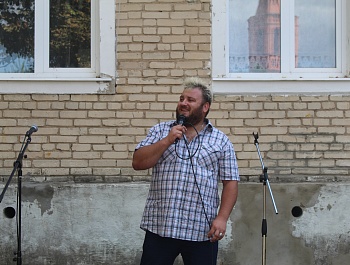  В п.Епифань во дворе дома по улице Красная Площадь , д. 9 состоялся праздник «Лето во дворах»